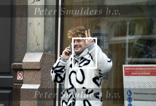 Amsterdam 6 november 2024
Soy Kroon bellend op straat in het centrum van Amsterdam.