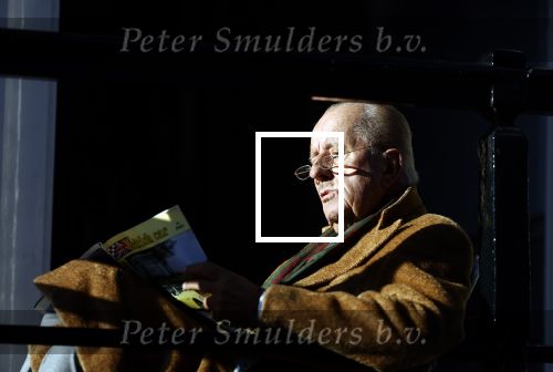 Amsterdam 3 november 2024
Theo Hiddema in het zonnetje voor zijn huis genietend van het najaarszonnetje.