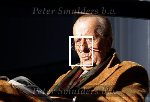 Amsterdam 3 november 2024
Theo Hiddema in het zonnetje voor zijn huis genietend van het najaarszonnetje.