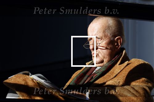 Amsterdam 3 november 2024
Theo Hiddema in het zonnetje voor zijn huis genietend van het najaarszonnetje.