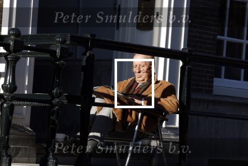 Amsterdam 3 november 2024
Theo Hiddema in het zonnetje voor zijn huis genietend van het najaarszonnetje.