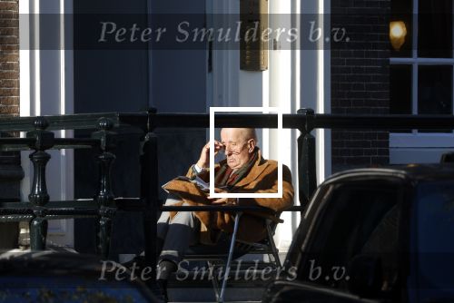 Amsterdam 3 november 2024
Theo Hiddema in het zonnetje voor zijn huis genietend van het najaarszonnetje.