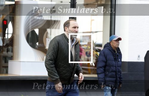 Amsterdam 11 november 2024
Tjalling ten cate met een man op straat in Amsterdam zuid