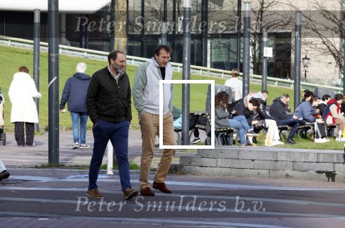 Amsterdam 11 november 2024
Tjalling ten cate met een man op straat in Amsterdam zuid