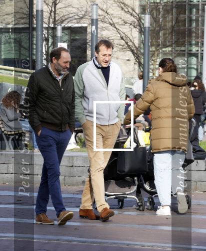Amsterdam 11 november 2024
Tjalling ten cate met een man op straat in Amsterdam zuid