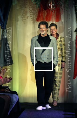 Amsterdam 2 december 2024
Addy v d Krommenacker heeft kleding ontworpen voor terre des Hommes .
oa Carolien ter Linden Jet de Nijs Justine Marcella Dwight v d Vijver Duco Bauwens Marianne Timmer en Laurien Verstraten liepen mee met de show. Toine v peperstraten