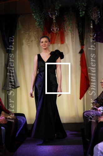 Amsterdam 2 december 2024
Addy v d Krommenacker heeft kleding ontworpen voor terre des Hommes .
oa Carolien ter Linden Jet de Nijs Justine Marcella Dwight v d Vijver Duco Bauwens Marianne Timmer en Laurien Verstraten liepen mee met de show. Welmoed Sijtsma