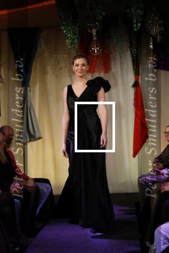 Amsterdam 2 december 2024
Addy v d Krommenacker heeft kleding ontworpen voor terre des Hommes .
oa Carolien ter Linden Jet de Nijs Justine Marcella Dwight v d Vijver Duco Bauwens Marianne Timmer en Laurien Verstraten liepen mee met de show. Welmoed Sijtsma