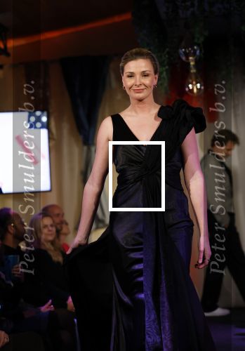 Amsterdam 2 december 2024
Addy v d Krommenacker heeft kleding ontworpen voor terre des Hommes .
oa Carolien ter Linden Jet de Nijs Justine Marcella Dwight v d Vijver Duco Bauwens Marianne Timmer en Laurien Verstraten liepen mee met de show. Welmoed Sijtsma