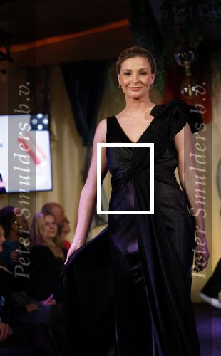 Amsterdam 2 december 2024
Addy v d Krommenacker heeft kleding ontworpen voor terre des Hommes .
oa Carolien ter Linden Jet de Nijs Justine Marcella Dwight v d Vijver Duco Bauwens Marianne Timmer en Laurien Verstraten liepen mee met de show. Welmoed Sijtsma