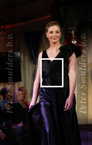 Amsterdam 2 december 2024
Addy v d Krommenacker heeft kleding ontworpen voor terre des Hommes .
oa Carolien ter Linden Jet de Nijs Justine Marcella Dwight v d Vijver Duco Bauwens Marianne Timmer en Laurien Verstraten liepen mee met de show. Welmoed Sijtsma