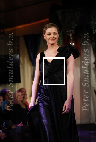 Amsterdam 2 december 2024
Addy v d Krommenacker heeft kleding ontworpen voor terre des Hommes .
oa Carolien ter Linden Jet de Nijs Justine Marcella Dwight v d Vijver Duco Bauwens Marianne Timmer en Laurien Verstraten liepen mee met de show. Welmoed Sijtsma