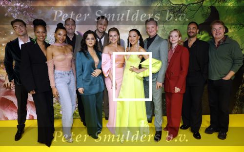 Amsterdam 3 december 2024
Premiere Wicked in Tuschinski. stemmencast met oa Jim Bakkum Vajen v d Bosch Gaia Aikman Cystine Carreon Kees Boot Freek Bartels Danique Graanoogst Pip Pellens Joey Schalker Carolina Dijkhuizewn en Tony Neef. Robbert Rodenburg presenteert de avond
