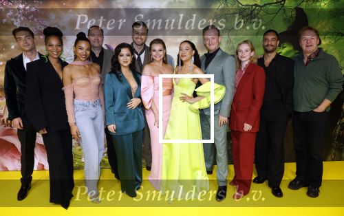 Amsterdam 3 december 2024
Premiere Wicked in Tuschinski. stemmencast met oa Jim Bakkum Vajen v d Bosch Gaia Aikman Cystine Carreon Kees Boot Freek Bartels Danique Graanoogst Pip Pellens Joey Schalker Carolina Dijkhuizewn en Tony Neef. Robbert Rodenburg presenteert de avond