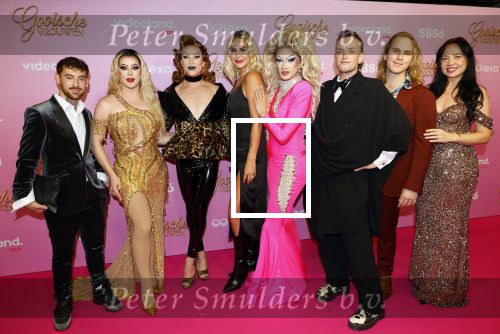 Amsterdam 22 oktober 2024
Premiere Gooische vrouwen in het DeLaMar theater. Yildiz Siskens met haar drag queens op de roze Loper