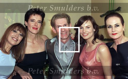 Den Bosch 8 april 2000

Addy vd Kromakker 50 jaar.

vlnr Sandra Reemer, Jet vd Mey, Addy, Pernilla la Lau en Ans Marcus

Peter Smulders BV