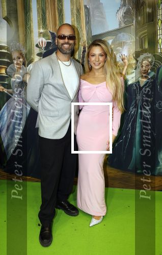 Amsterdam 18 november 2025
Premiere Wicked in het deLaMar theater . Amber Delil en Dj hato
