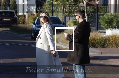 Wilnis 9 november 2025
Andre Hazes en zijn vriendin Noa Braaf vertrekken vanaf hun huis .