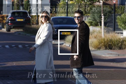 Wilnis 9 november 2025
Andre Hazes en zijn vriendin Noa Braaf vertrekken vanaf hun huis .
