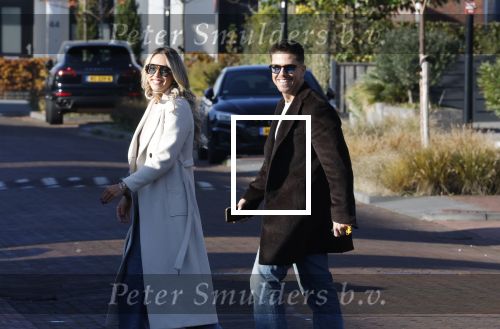 Wilnis 9 november 2025
Andre Hazes en zijn vriendin Noa Braaf vertrekken vanaf hun huis .