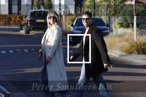 Wilnis 9 november 2025
Andre Hazes en zijn vriendin Noa Braaf vertrekken vanaf hun huis .