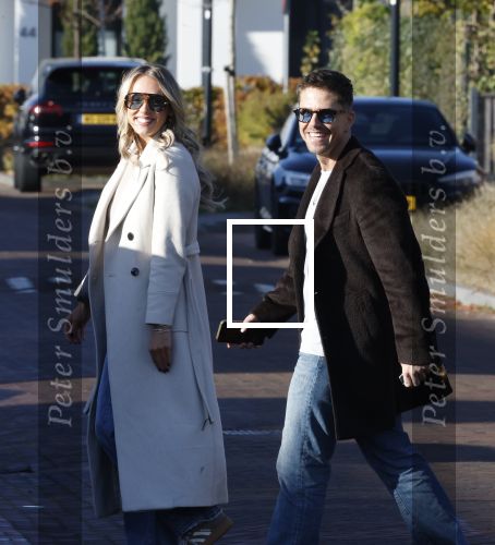 Wilnis 9 november 2025
Andre Hazes en zijn vriendin Noa Braaf vertrekken vanaf hun huis .