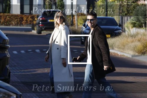 Wilnis 9 november 2025
Andre Hazes en zijn vriendin Noa Braaf vertrekken vanaf hun huis .