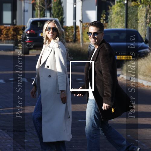 Wilnis 9 november 2025
Andre Hazes en zijn vriendin Noa Braaf vertrekken vanaf hun huis .