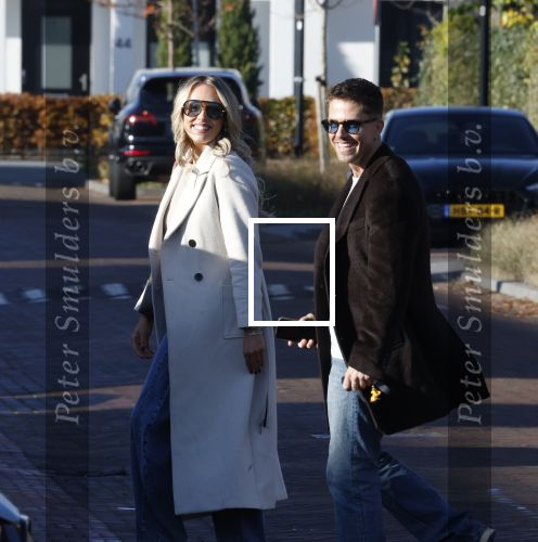 Wilnis 9 november 2025
Andre Hazes en zijn vriendin Noa Braaf vertrekken vanaf hun huis .