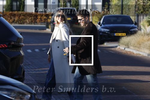 Wilnis 9 november 2025
Andre Hazes en zijn vriendin Noa Braaf vertrekken vanaf hun huis .