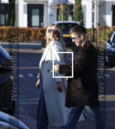 Wilnis 9 november 2025
Andre Hazes en zijn vriendin Noa Braaf vertrekken vanaf hun huis .