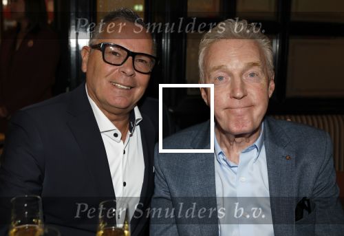 Amsterdam 26 oktober 2025
Boekpresentatie boek over 80 jaar het DeLaMar theater . Simone Kleinsma kreg uit handen van Janine v d Ende en Joop v d Ende het eerste exemplaar. Andre v Duin met partner
