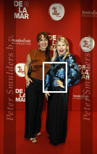 Amsterdam 30 november 2025
80 jaar het DeLaMar theater . Annick Boer poseert met Anne-Marie Jung
