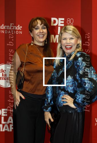 Amsterdam 30 november 2025
80 jaar het DeLaMar theater . Annick Boer poseert met Anne-Marie Jung