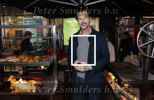 Hilversum 19 november 2025
Boekpresentatie boek Douwe Bob . Hij krijgt het eerste exeplaar uit handen van Arie Boomsma .