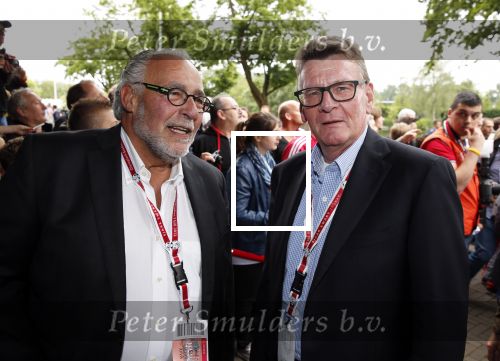 Amsterdam 3 juli 2013
Sjaak Swart 75 jaar . Hij viert dat met een wedstrijd met oud ajax spelers in het Olympisch stadion.
Peter Smulders bv