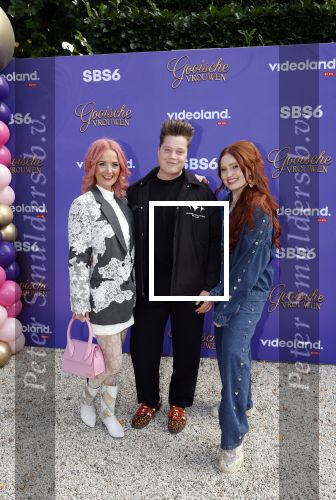 Blaricum 17 oktober 2025
Perspresentatie eerste aflevering Gooische vrouwen met oa aanwezig Linda de Mol Susan Visser Liews Visschedijk Teunie de Brouwer Tommy v Lent Robert de Hoog en Eefje Kuijtzer . Aron Korff