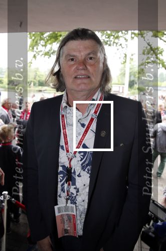 Amsterdam 3 juli 2013
Sjaak Swart 75 jaar . Hij viert dat met een wedstrijd met oud ajax spelers in het Olympisch stadion. Barry Hulshof met vrouw en Frank Rijkaard
Peter Smulders bv