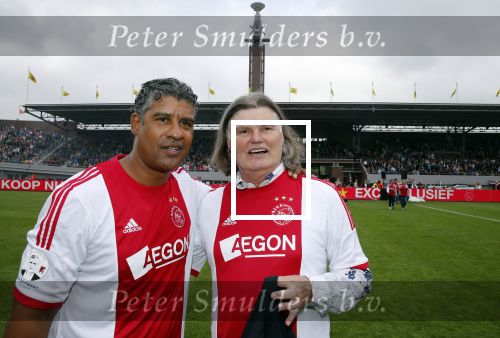 Amsterdam 3 juli 2013
Sjaak Swart 75 jaar . Hij viert dat met een wedstrijd met oud ajax spelers in het Olympisch stadion. Barry Hulshof met vrouw en Frank Rijkaard
Peter Smulders bv