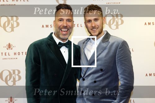 Amsterdam 26 november 2025
Olcay Gulsen geeft een groot feest ( Gemaskerd bal) in het Amstel Hotel. Barry Paf kwam met zijn nieuwe vriend