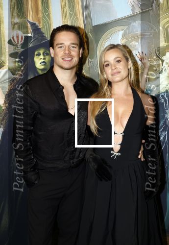 Amsterdam 18 november 2025
Premiere Wicked in het deLaMar theater . carola Kirschbaum met partner Koen Weiland