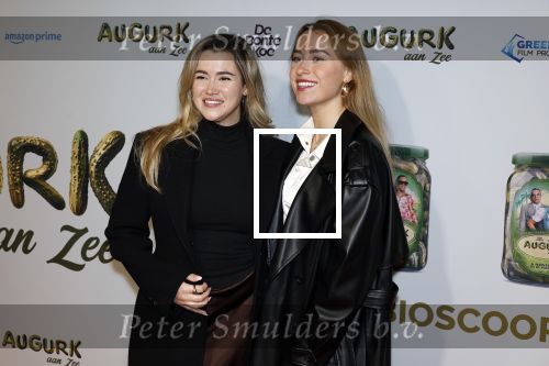 Amsterdam 4 november 2025
Premiere Augurk aan zee in Tuschinski met de cast die bestaat uit oa Monic Hendrickx Martin v Waardenberg Olga Zuiderhoek Jelka v Houten Frank Lammers Peter v d Begin en Tibor Lukacs. Robert v Hemert heeft de titelsong geschreven . carre Albers