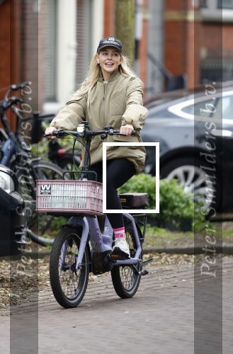 Amsterdam 13 november 2025
Chantal Janzen op de fiets in Amsterdam zuid.