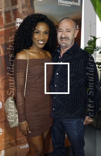 Amsterdam 11 november 2025
Presentatie real housewives of Amsterdam in het W hotel.
Aanwezig Niama Amhali Renee Vervoorn Cherry Ann Person Lilian Dziedzic Kimmylien Nguyen Djamila Celina en Elvira Penthesilea. Cherry Ann Person met partner Roland Kahn