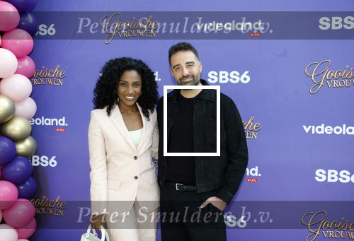Blaricum 17 oktober 2025
Perspresentatie eerste aflevering Gooische vrouwen met oa aanwezig Linda de Mol Susan Visser Liews Visschedijk Teunie de Brouwer Tommy v Lent Robert de Hoog en Eefje Kuijtzer . Cherry Ann Person kwam met Fawrynotsawry