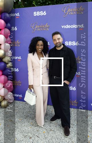 Blaricum 17 oktober 2025
Perspresentatie eerste aflevering Gooische vrouwen met oa aanwezig Linda de Mol Susan Visser Liews Visschedijk Teunie de Brouwer Tommy v Lent Robert de Hoog en Eefje Kuijtzer . Cherry Ann Person kwam met Fawrynotsawry