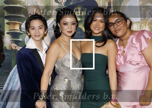 Amsterdam 18 november 2025
Premiere Wicked in het deLaMar theater . Cystine Carreon kwam met haar kinderen