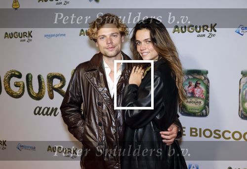 Amsterdam 4 november 2025
Premiere Augurk aan zee in Tuschinski met de cast die bestaat uit oa Monic Hendrickx Martin v Waardenberg Olga Zuiderhoek Jelka v Houten Frank Lammers Peter v d Begin en Tibor Lukacs. Robert v Hemert heeft de titelsong geschreven . Daan v d Lecq met partner