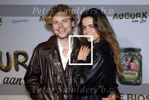 Amsterdam 4 november 2025
Premiere Augurk aan zee in Tuschinski met de cast die bestaat uit oa Monic Hendrickx Martin v Waardenberg Olga Zuiderhoek Jelka v Houten Frank Lammers Peter v d Begin en Tibor Lukacs. Robert v Hemert heeft de titelsong geschreven . Daan v d Lecq met partner