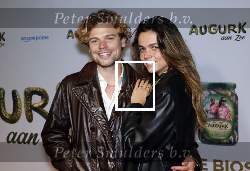 Amsterdam 4 november 2025
Premiere Augurk aan zee in Tuschinski met de cast die bestaat uit oa Monic Hendrickx Martin v Waardenberg Olga Zuiderhoek Jelka v Houten Frank Lammers Peter v d Begin en Tibor Lukacs. Robert v Hemert heeft de titelsong geschreven . Daan v d Lecq met partner